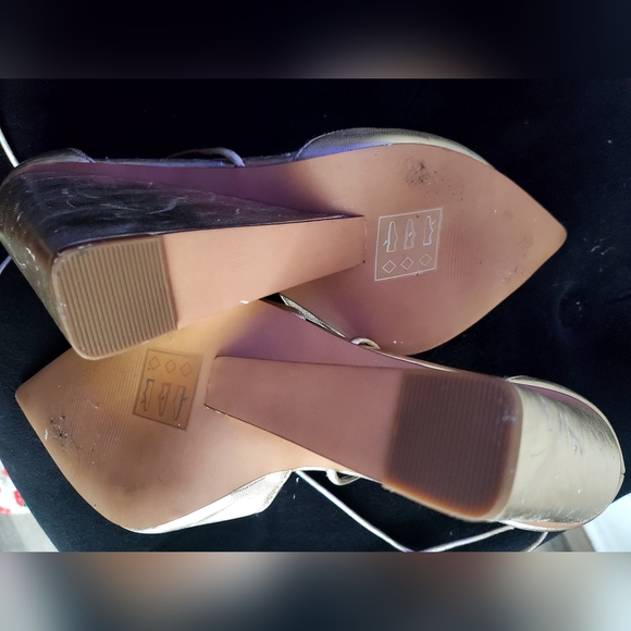 ASOS DESIGN Porter high heel wedges in pale gold - Picture 2 of 4